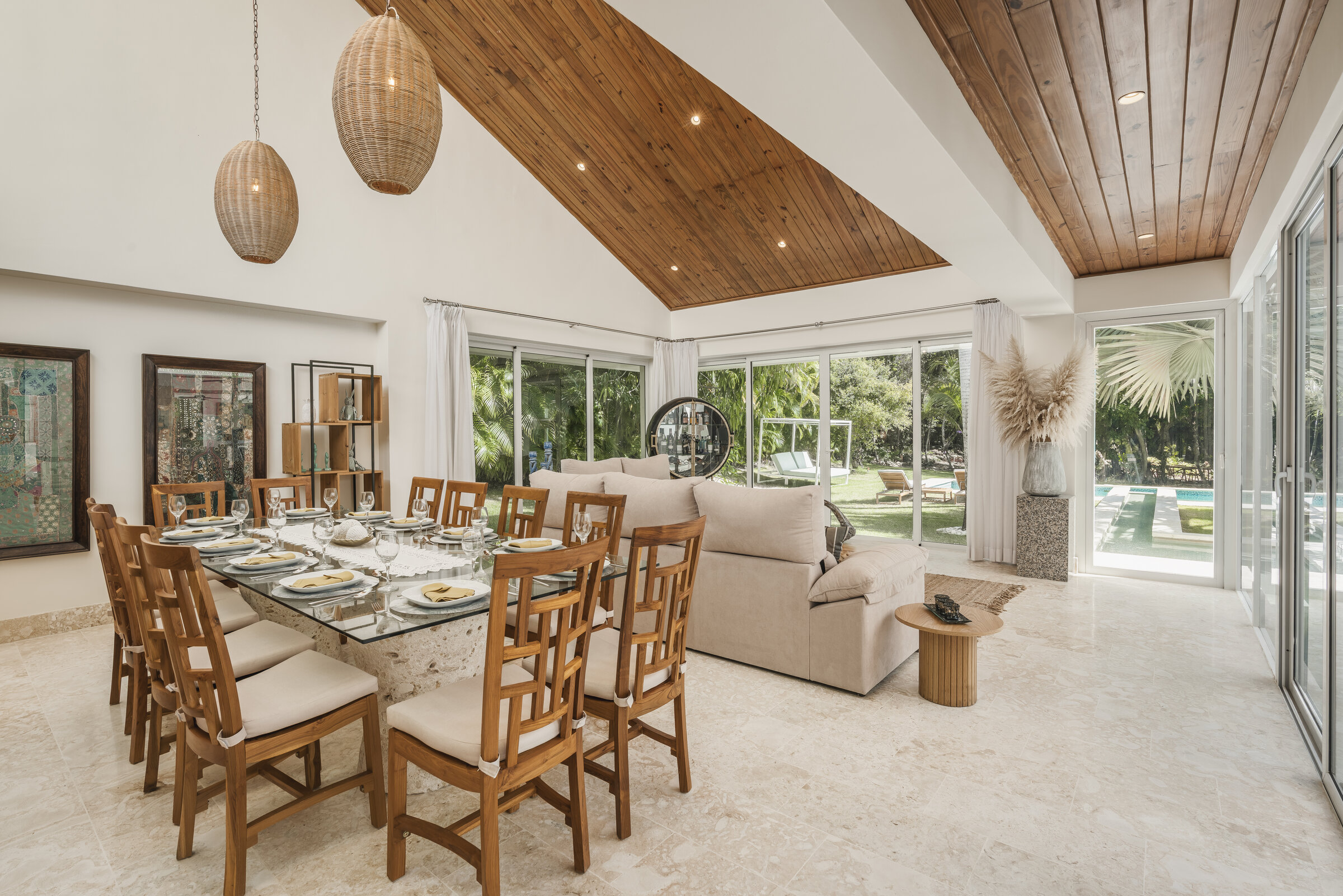 Comedor de lujo Villa Eden Punta Cana — ambiente gourmet privado