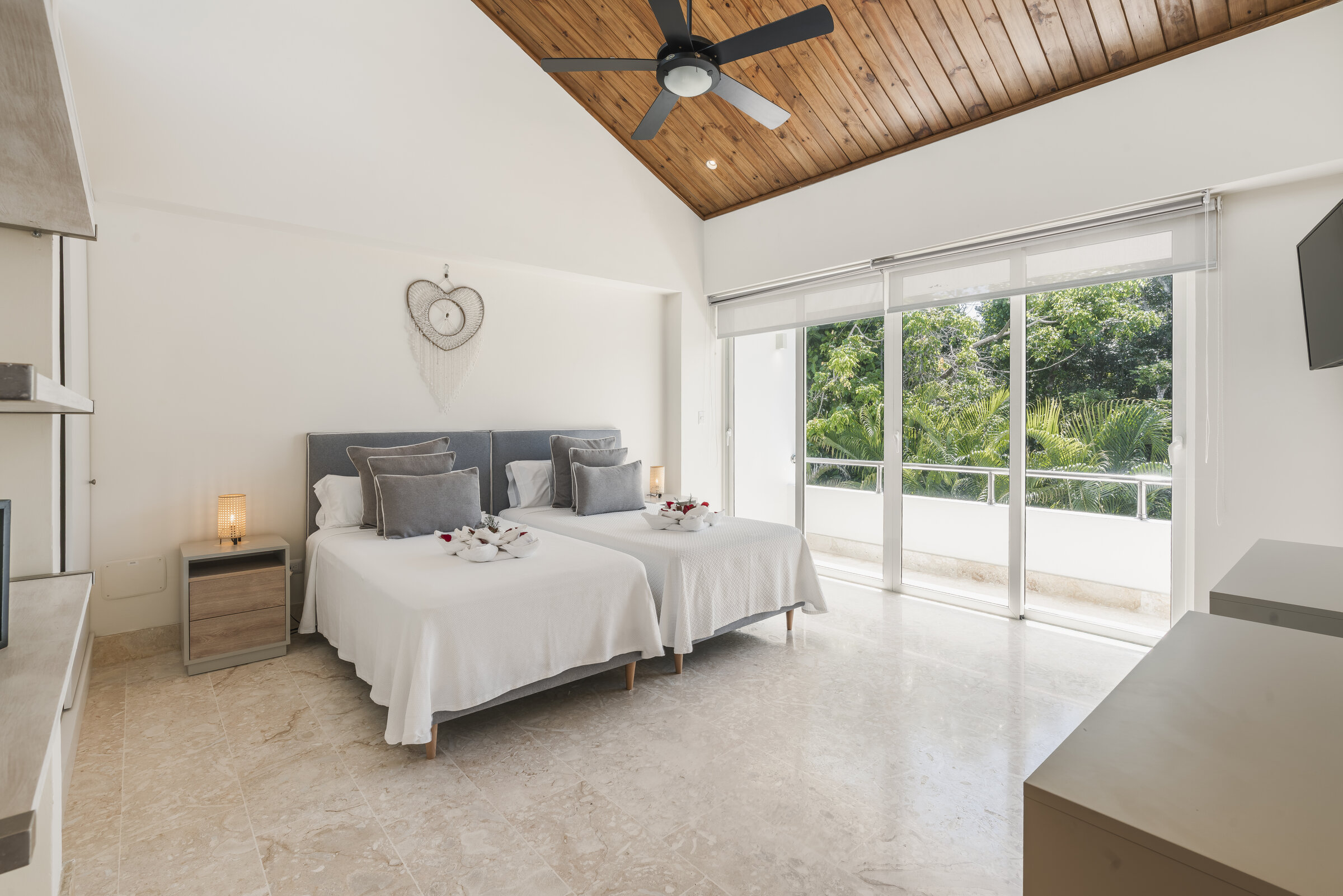 Habitación twin Villa Eden — perfecta para niños o amigos, con balcón
